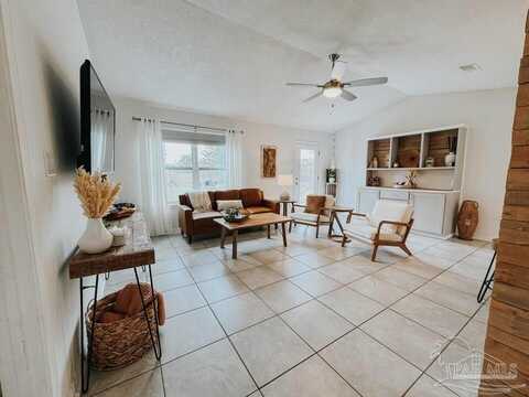 8625 El Paseo St, Navarre, FL 32566