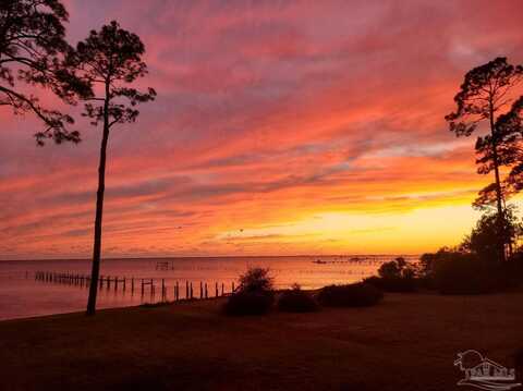 6817 Tidewater Dr, Navarre, FL 32566