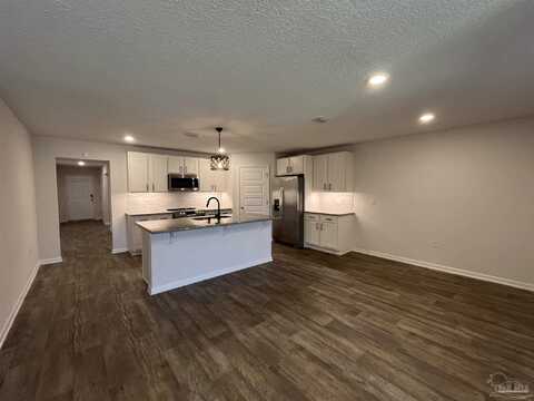 5789 Guinevere Ln, Milton, FL 32583