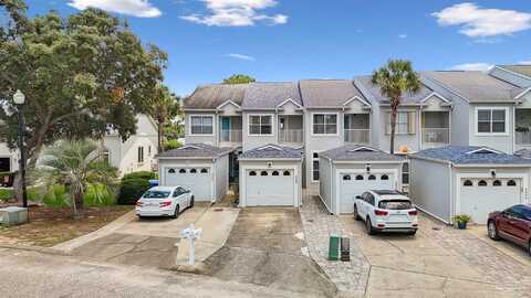 2858 Boat Club Ln, Navarre, FL 32566