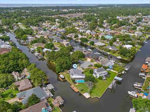 1672 Kauai Ct, Gulf Breeze, FL 32563