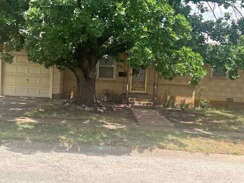 2301 40th St, Snyder, TX 79549
