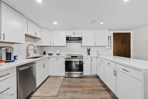 7920 E CAMELBACK Road, Scottsdale, AZ 85251