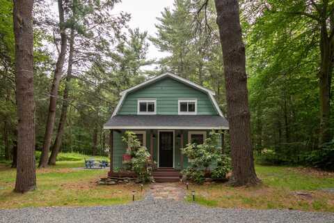 235 3rd Street, Pocono Pines, PA 18350