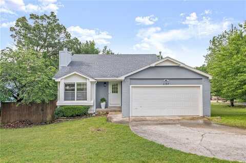 1137 E Township ST, Fayetteville, AR 72703