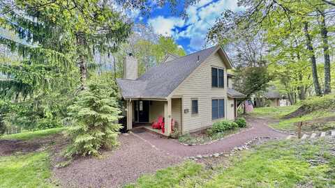 422 Oak Court, Tannersville, PA 18372