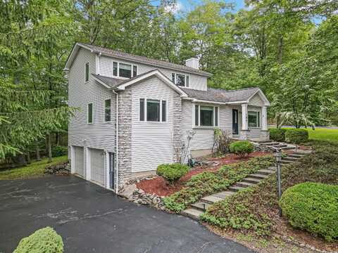 106 Legends Court, East Stroudsburg, PA 18302