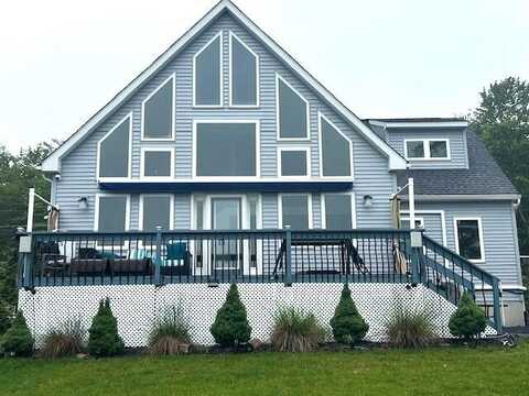 6097 Boardwalk Drive, Tobyhanna, PA 18466