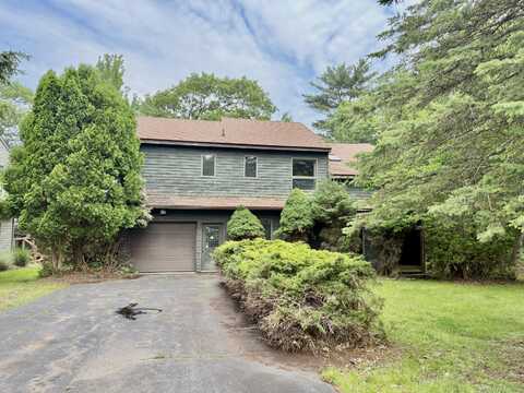 402 shinymountain Court, Greentown, PA 18426
