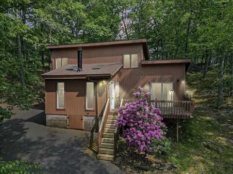 5015 Woodbridge Drive E, Bushkill, PA 18324