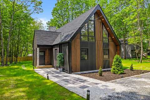 2154 Valleyview Drive, Bushkill, PA 18324