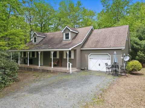 2147 Gravel Road, Canadensis, PA 18325
