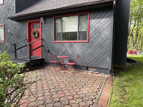 513 Sullivan Trail, Long Pond, PA 18334
