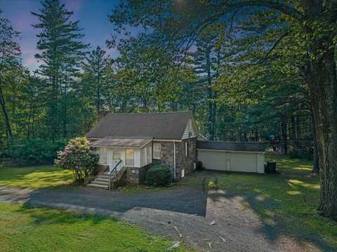 102 Peggy Lane, Henryville, PA 18332
