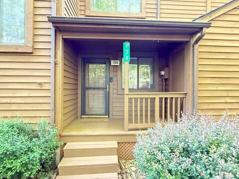 134 English Court, Bushkill, PA 18324