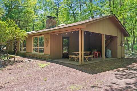 8 Big Boulder Road, Lake Harmony, PA 18624