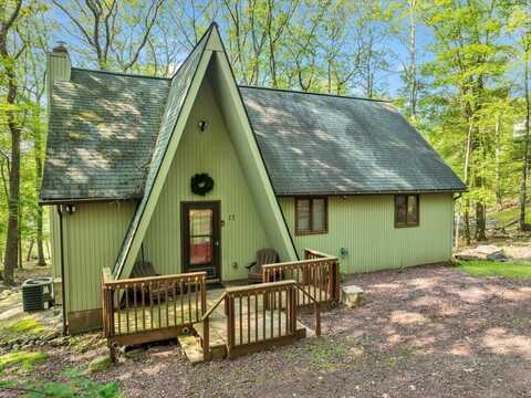17 Pineknoll Drive, Lake Harmony, PA 18624