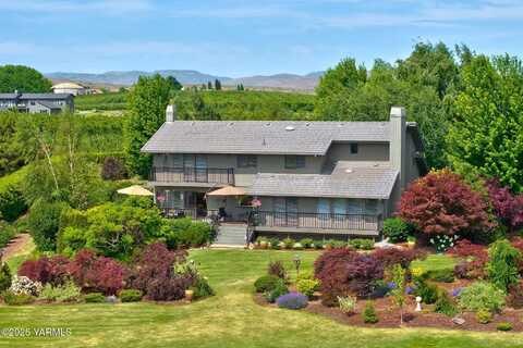 7610 Scenic Dr, Yakima, WA 98908