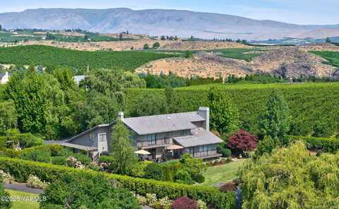 7610 Scenic Dr, Yakima, WA 98908