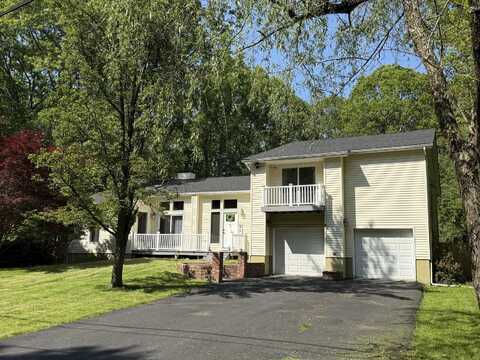12044 Maplewood Drive, East Stroudsburg, PA 18302