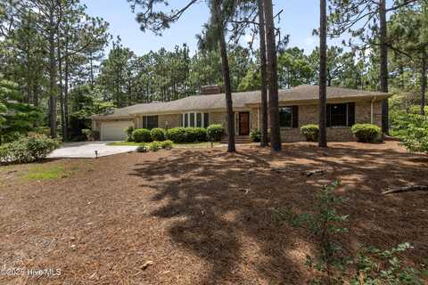135 Lost Tree Place, Southern Pines, NC 28387