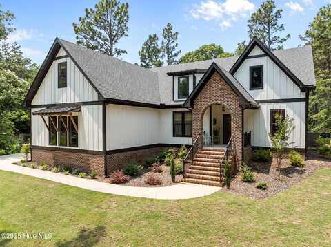 499 Longleaf Drive, West End, NC 27376
