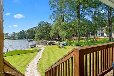 106 Josephs Point, West End, NC 27376