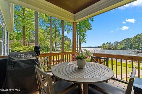 106 Josephs Point, West End, NC 27376