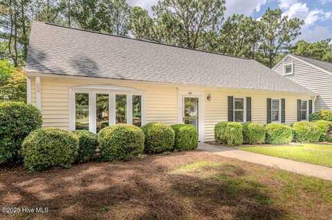 44 Village Green Circle, Southern Pines, NC 28387