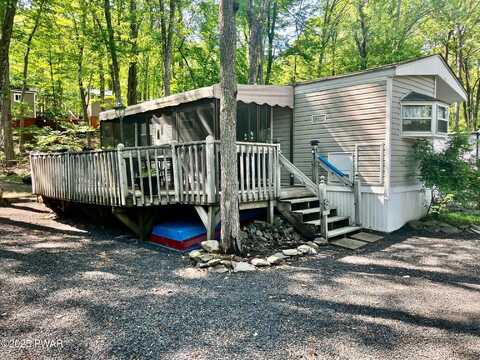 154 Village Drive W, Milford, PA 18337