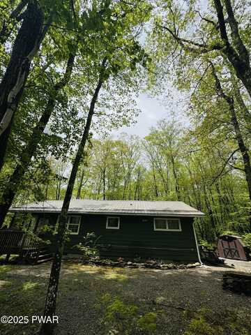 807 Woodland Court, Lords Valley, PA 18428