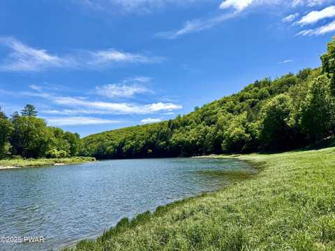 564a Peggy Runway Road, Beach Lake, PA 18405