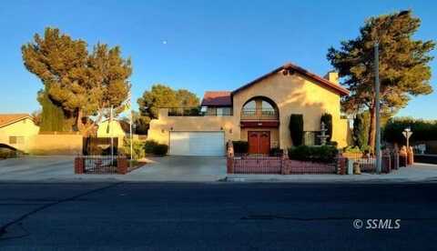 929 W Vicki AVE, Ridgecrest, CA 93555