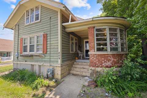 809 N Winnebago, ROCKFORD, IL 61103