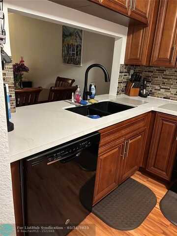1172 NW 106th Ter, Pembroke Pines, FL 33026