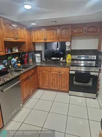 6599 Racquet Club Dr, Fort Lauderdale, FL 33319