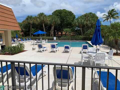 2944 S Waterford Dr, Deerfield Beach, FL 33442