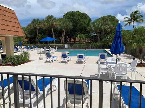 2944 S Waterford Dr, Deerfield Beach, FL 33442