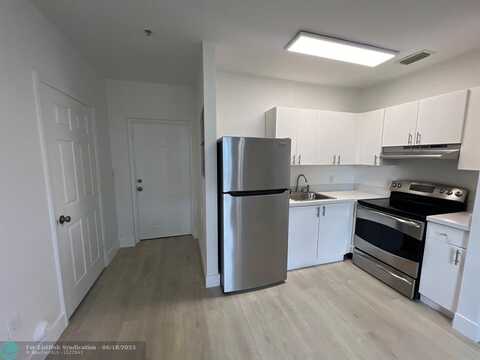 720 NW 61st St, Miami, FL 33127