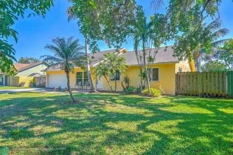 1386 Fulmar Dr, Delray Beach, FL 33444