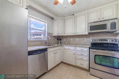 701 Lori Dr, Palm Springs, FL 33461