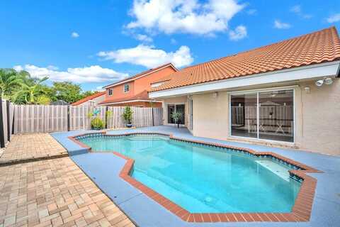 9520 NW 18th Drive, Plantation, FL 33322