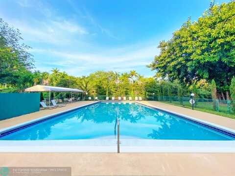 102 Royal Park Dr, Oakland Park, FL 33309