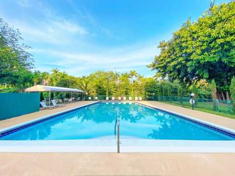 102 Royal Park Dr, Oakland Park, FL 33309