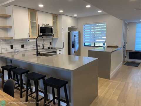 304 Racquet Club Rd, Weston, FL 33326
