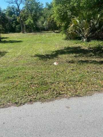 1019 Monroe Ave, Lehigh Acres, FL 33936