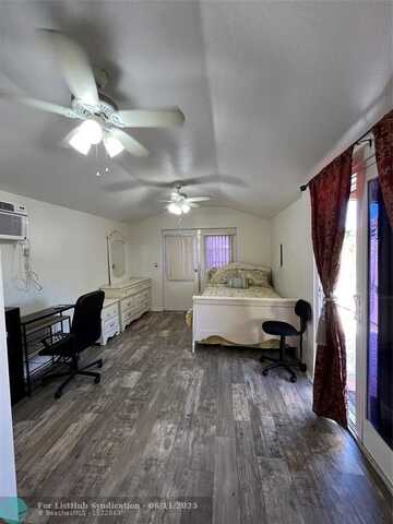 242 NE 39th Ct, Deerfield Beach, FL 33064