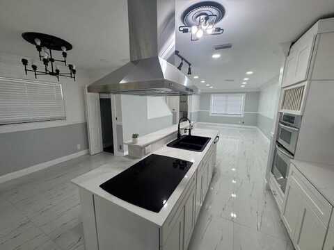 613 NW 47th St, Deerfield Beach, FL 33064