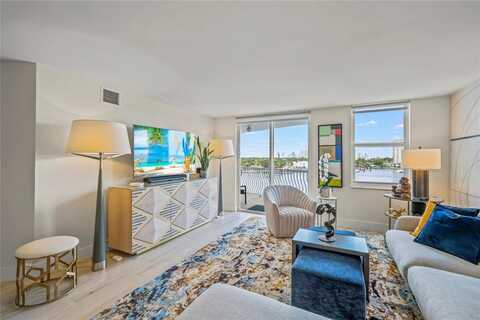 1 Las Olas Circle, Fort Lauderdale, FL 33316