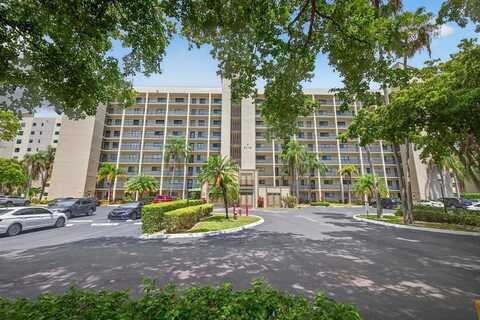 2112 S Cypress Bend Dr, Pompano Beach, FL 33069